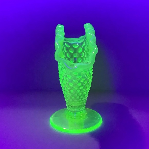 Vintage Fenton Yellow Topaz Opalescent Hobnail Mini Fan Vase Vaseline Uranium - Picture 2 of 9